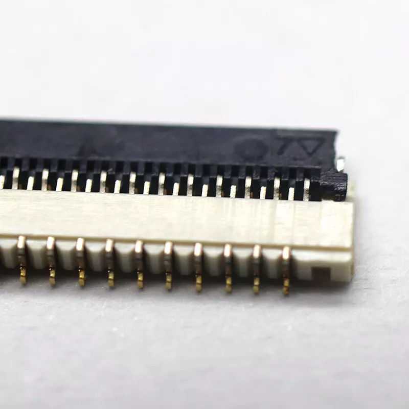 Contato espaçando eletrônico da parte inferior do conector 13-71pin do PWB da altura 1.0mm de 0.3MM